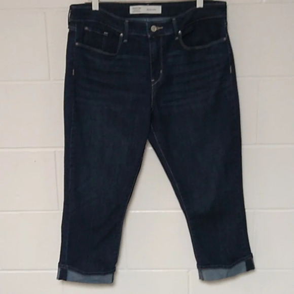 LEVIS SIGNATURE MIDRISE, STRETCH CAPRI WITH CUFFED LEG, WATERLESS DENIM JEANS - Picture 9 of 9